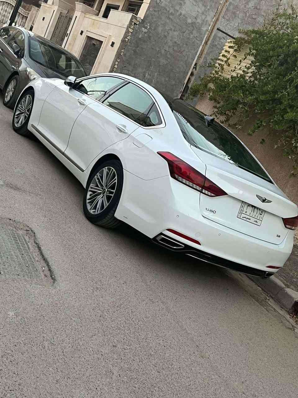 اللهم صلي على محمد وال محمد
جينيسس G80 رويال 2019 

بدون صبغ بدون ايرباك فقط جاملغ واحد مبدل 

بارد بالباب كد شبر 

كارت كد اصبعين بالبنيد 

ماشية ٥٩ ميل قابل للزياده 

فول مواصفات كامله بدون نقص رقم بغداد بأسمي تحويل مباشر 

***********
