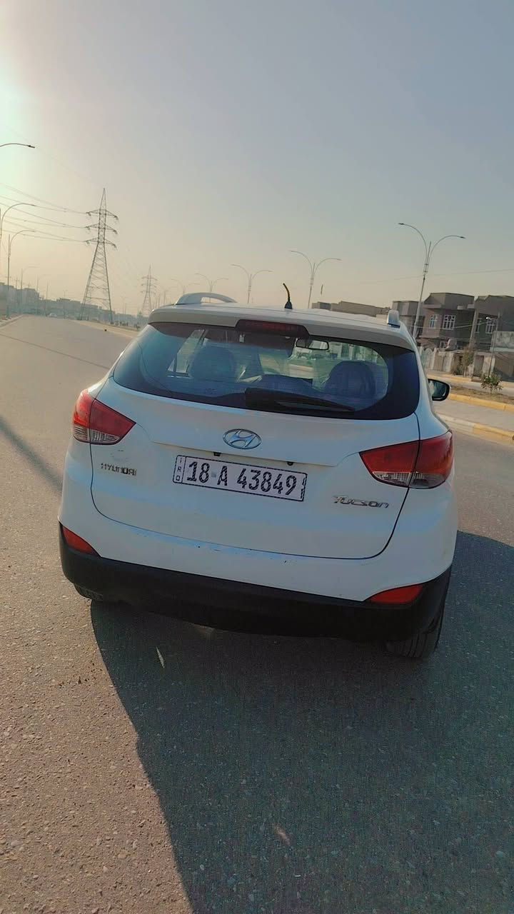 توسان مديل 2014سياره نضيفه رقم دولي بيه بارد ب الباب بدون دواخل سعر130وبيه مجال ***********
