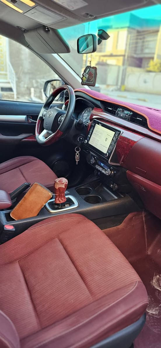 سلام عليكم 
للبيع هايلوكس 2021 كويتي فول مواصفات عدا البصمه مكفوله كفاله عامه ما عده رصعات بسيطه رقم سليمانيه تريد تحويل او وكاله تخم تاير جديد حداديه جديده سعر 255 وبيها مجال بسيط للشراي *********** وتساب هم موجود
