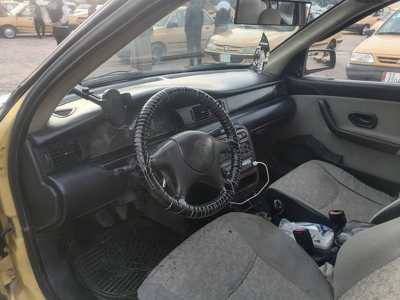 السلام عليكم سمند للبيع مكينه وكير وحداديه خيرمن الله هيئه وغرامات مصفره تحويل مباشر تبريد بس غاز شرط تخم تاير جديد السعر ٢٧ وبيه مجال قليل الشراي يتصل وبيه خير ودلل ***********
