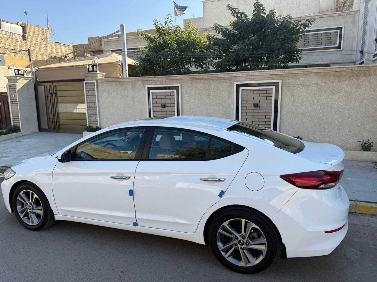 السلام عليكم . هونداي النترا 2018 فئة السوبر وارد خليجي المواصفات فتحة سلايت محرك 2000 حساس امامي وخلفي اصلي ماشية 84  داخل بيجي شاشة وكامرة مكفولة من الصبغ ولحادث ولبارد مكان السيارة بغداد جانب الكرخ حي العامل السعر 155 رقة رقم الهاتف *********** بغداد, العراق
