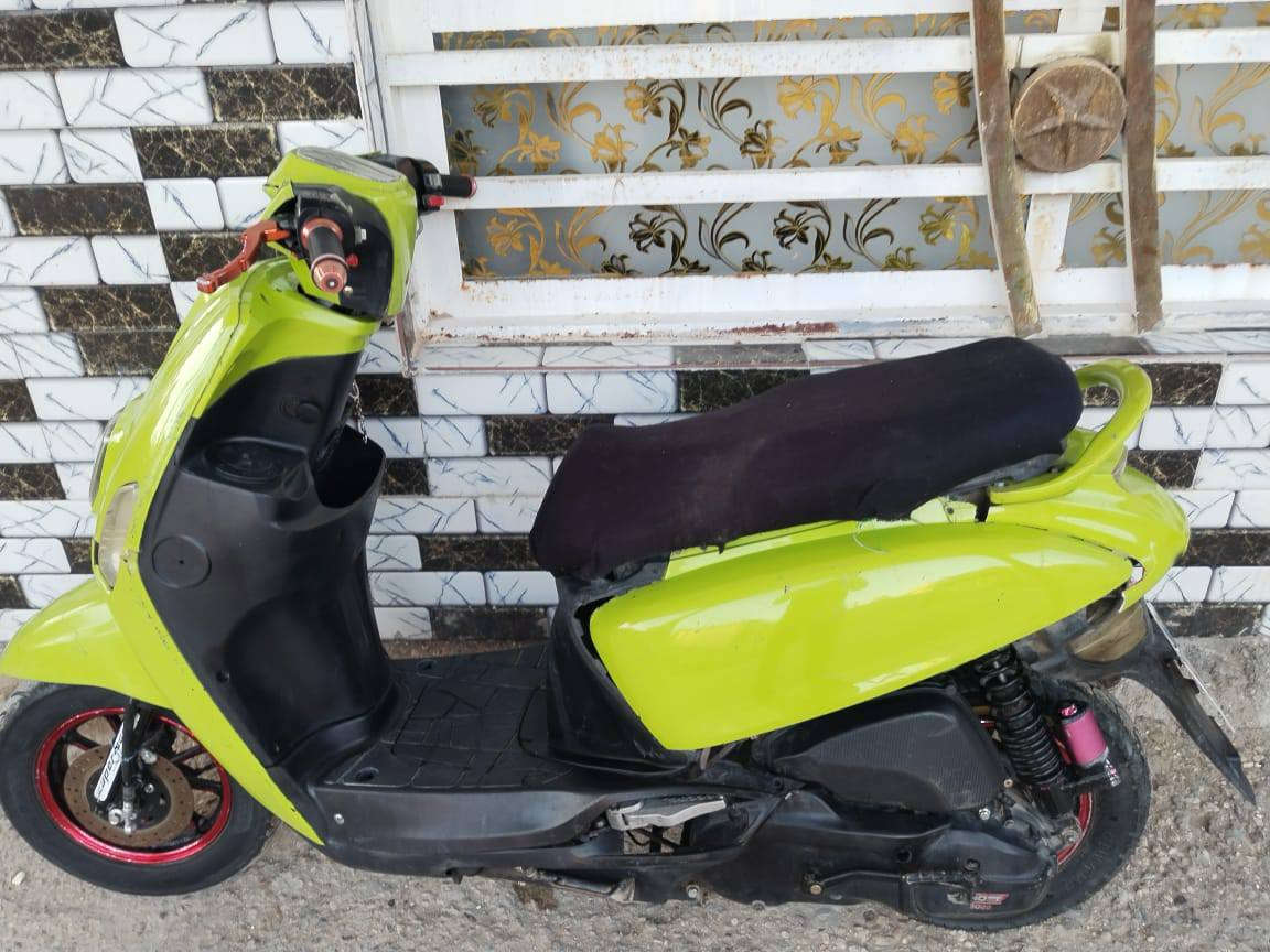 السلام عليكم 
دراجة ماكس بوليس صيني 
محرك ماكس عدلة مفتوح بس ولفات
الدراجة كاملة من كهربائيات ومكينة نكرة سلف وشلعة ومعدل خير من يم الله ما نقصها اي شي 
الله شاهد ماتذب عليها ولا فلس دبلات شغالة كلشي شغال 
السعر 350 الف وبيها مجال للشراي 
للتواصل خاص او على *********** وبي واتساب
