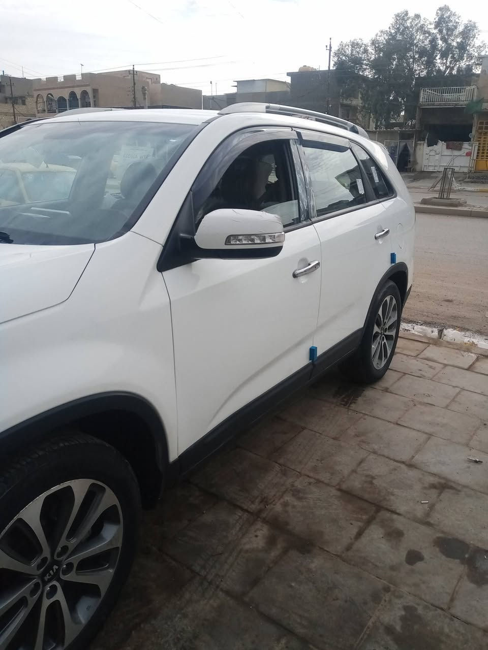 سورنتو 2015 رقم اربيل الجديد
خليجيه مكينه اربعه دوش 2400 
مكينه وكير كفاله جيد جداً فقط تبديل كازكيت بسبب حماوه 
من زمان مسويه 
السياره ماشيه 137 
تبريد وتدفئه 3 قطع جيد جداً 
حساسات امامي وخلفي 
تحكمات 
شاشه كبيره اصليه ومزوده كامره امامي وخلفي وداخلي 
بصمه السياره 
دخول ذكي 
مري شفط 
7 راكب
مواصفات معروفه عده البانوراما 
السياره نضيفه وشايف الف خير لنصير من نصيبه 

كفاله من التبديل والصبغ والمعجون اذا بيه اي صبغ اني اتحمل السونار 
فقط بيه بارد جهت اليمنه البابتين راجعه عليه دعاميه مال كيه طخه بل اسفل رجعت بارد ولا امبينه ولا صبغ ولا كارت 
فقط تكحيل بسيط 
وجوه قبق البانزين فقط رصعات اثنين 

وباقي كفاله من كلشي 

مكاني بغداد البياع 
***********
وسعره 180 معه مجال للشراي يجي يكلب ويشوف وما ارجعه اله راضي انشاء الله
