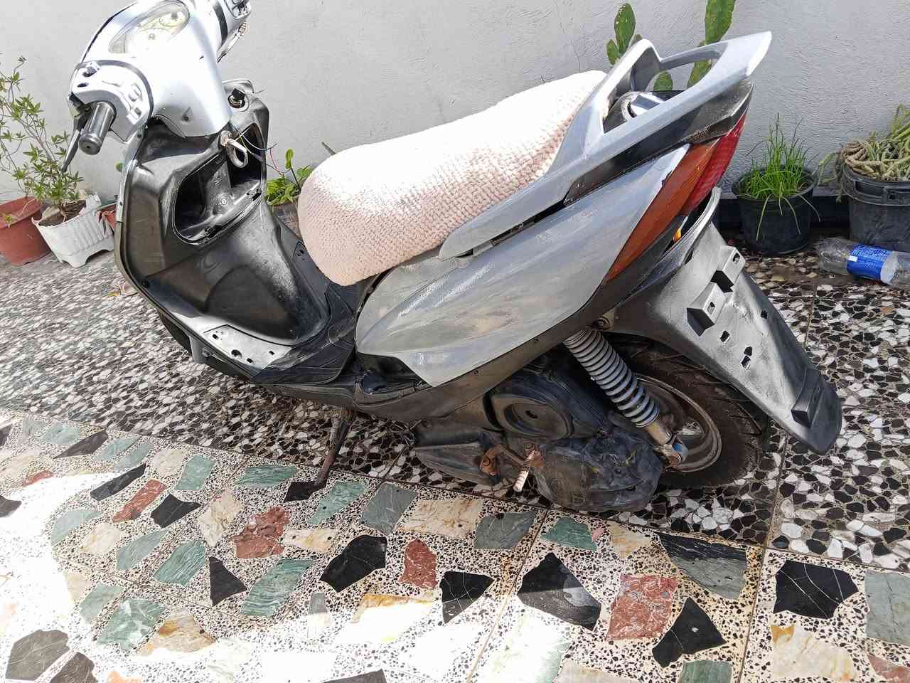 السلام عليكم 
للبيع دراجة ماكس 140 نضيفة وشغالة السعر 160 قفل للتواصل ***********
