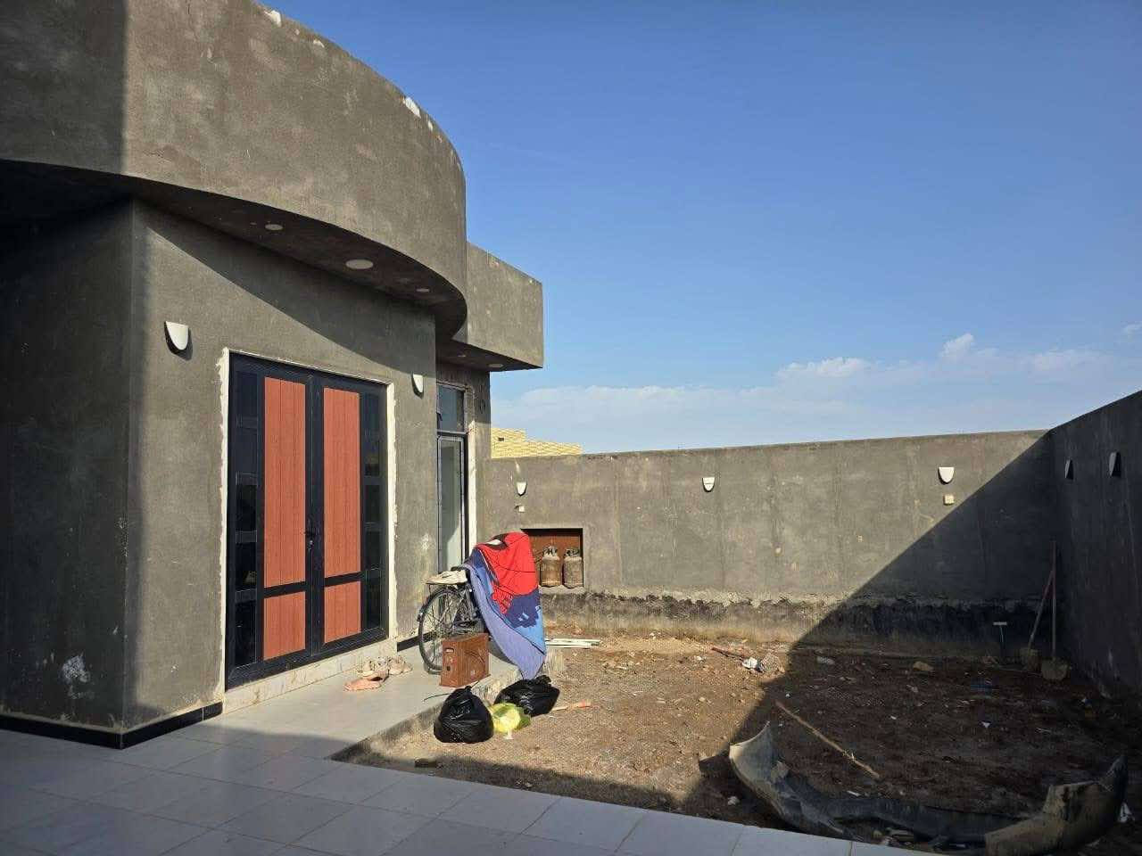 بيت للبيع مساحته 300 متر
مساحه البناء 200 متر
زراعي
طابق واحد شغل درجه اولى 
الناصريه الصخيين شارع حسينيه الامام الغائب خدمات كامله
غرفتين وصاله جبيره كلش ومطبخ حار وبارد واستقبال وصحيات وكراج وحديقه
وحديقه داخليه
شغل فول مرمر تركي وسكاي لايت وشابيك وبيبان المنيوم سلايت
السعر  140👇👇👇👇👇👇👇👇👇👇
***********
https://chat.whatsapp.com/Fotda89dlAxCNR8pU1WTPR?mode=gi_t
