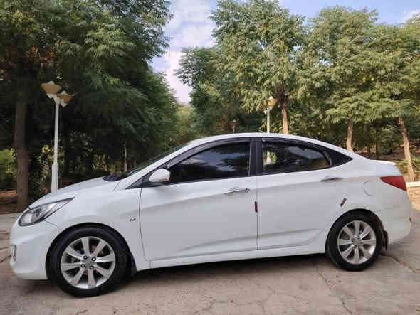 هوندا سكينت موديل ٢٠١١   ئو تو ماتيك  ته نها نيو جه مه له غي سايه في بو ياخه به بي ناو كرتن سه ياره يه كه مالي دوسته نه مونه يه له جواني جوار تايه لوكي له زيره كيرو مه كينه و به ناو كردنت به شه رته  سه ياره كه مالي دوسته  هي معره ز نيه  سه ياره كه شاشه ئايبارته و كاميره يه و حاسه يه  سعري  ته نها ٩٩ كه لا و مه جاليكي برايانه 
*********** دخان
