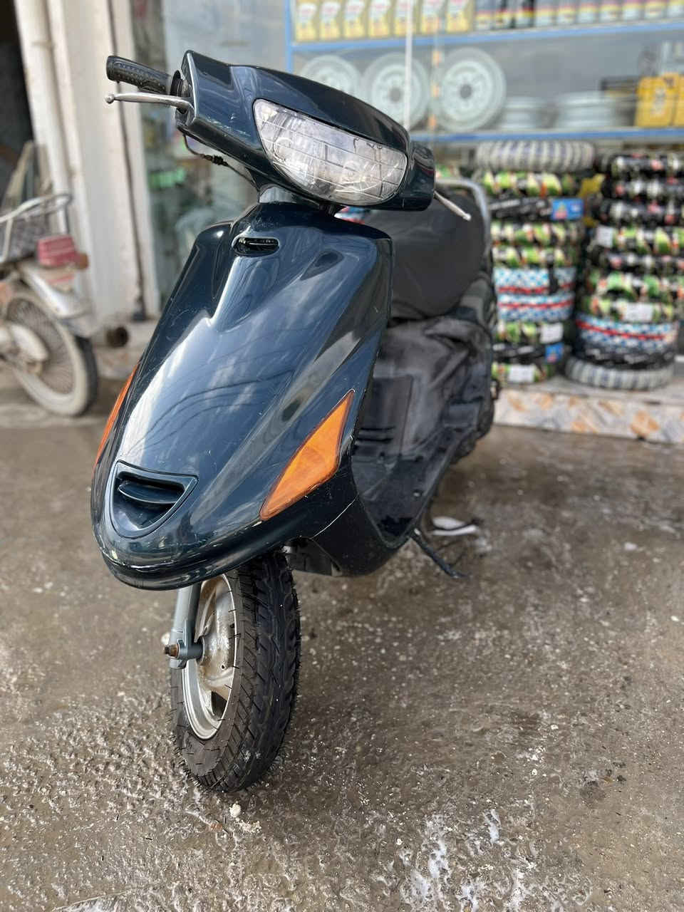 السلام عليكم 
دراجه للبيع فراشه نثيه كله شغال لايت بك لايت اشاير  تخم تاير جديد دبلات  شلعه ومعدل فول الدراجه حير من الله العنوان حله شارع80 مال كربله السعر450 وبيه مجال لاستفسار ***********
