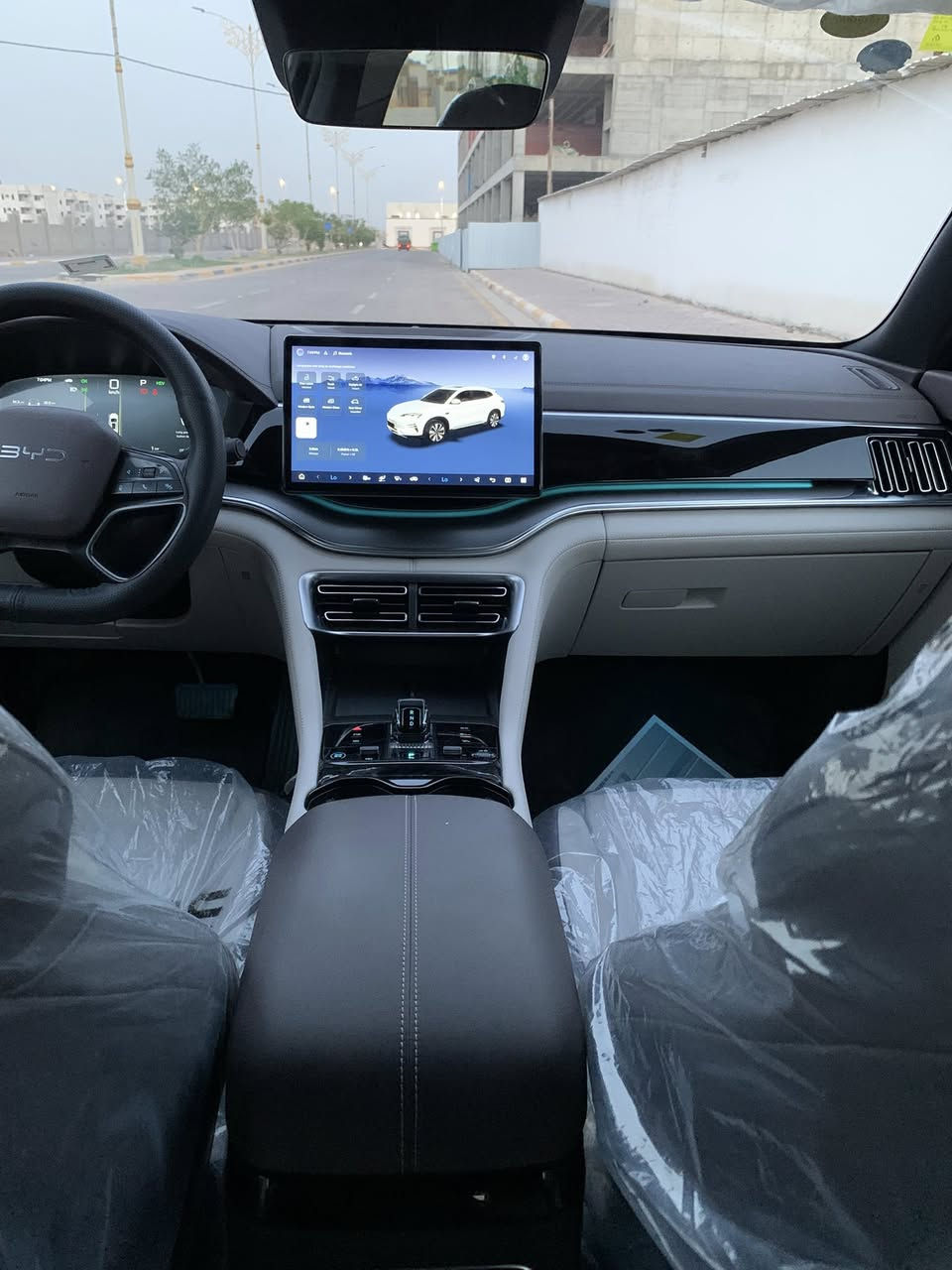 السلام عليكم اخوتي الطيبين 
Byd song plus flak ship 2025 
للبيع او المراوس حسب القناعة 
بطارية 120 كم
كرسي السائق كهرباء
13 كاميرا 
اوتو بارك 
داش كام امامي خلفي
انارة داخلية محيطية
شاشة عدادات ديجتال تفعيل الكاميرا
الامامية اثناء القيادة (كاديلاك)
صندوك كهرباء
رادار امامي وخلفي
قيادة ذاتية
بانوراما
ترحيب أبواب 
نظام الأمني تسجيل كاميرات حتى لو طافية السيارة
اوتو لايت للعالي والناصي
استيراد خاص نقل بدون  حاويات
كامل ملحقات (غير مستخدمة)+ تقارير سلامة السيارة حين خروجهة من الصين 
ماشيه 4500
كفالة عامة بدون اي ملاحظة على وضع الشركة
السعر 34 مليون قابل للتفاوض 
رقم بغداد 
مكانها كربلاء
واتساب ***********
