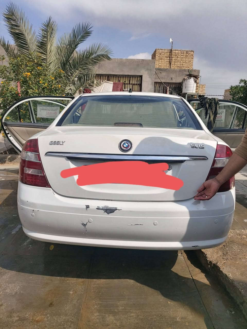 السلام عليكم سياره جيلي موبل موديل 2013 مككفوله كير ومكينه وحداديه سياره نضيفه وحلوه مال جناي المكان الديوانيه الحمزه السعر خاص للأستفسار *********** والسنويه لل 27
