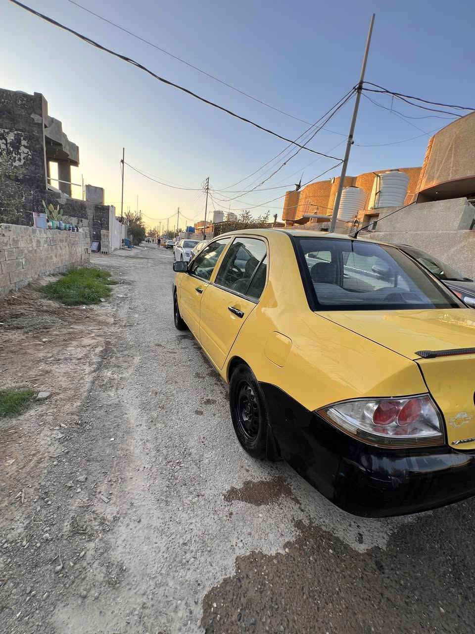 مكينه ٢٠٠٠ جديده قبل أسبوعين شادها
كلج جديد 
تخم تاير
بدون صبغ 
بيها باب خلف السائق تبديل بدون دواخل

تبريد شغال 
السعر نهائي ٥٨
بغداد تحويل مباشر
عنواني تقاطع النهروان
او بغداد الجديده
***********

