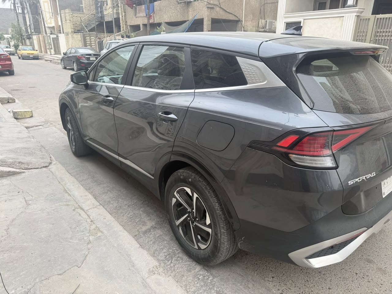 سبورتج LX 2023 
1. ماشي فقط 35 الف كيلو 
 2. محرك 1.6 هايبرد تيربو  – 4 سلندر
 3.ناقل حركة أوتوماتيك 8 سرعات
 4.دفع أمامي (FWD)
 5.رادار امامي + أنظمة أمان حديثة
 6.تدفئة للمقاعد (الكشنات).
7. شاشة وسطية كبيرة + بلوتوث + Apple CarPlay / Android Auto
8.الكير ماوس
9.حساسات أمامية وخلفية
 10.شنطة واسعة + مقاعد خلفية قابلة للطي
 11.جنوط ألمنيوم وتخم تاير جديد 
السعر                   200$ و بي مجال بسيط 
للتواصل *********** واتساب 

الحادث تبديل قبق جنطه و صور مرفوقه ب المنشور 
مكاني بغداد بغداد الجديده
