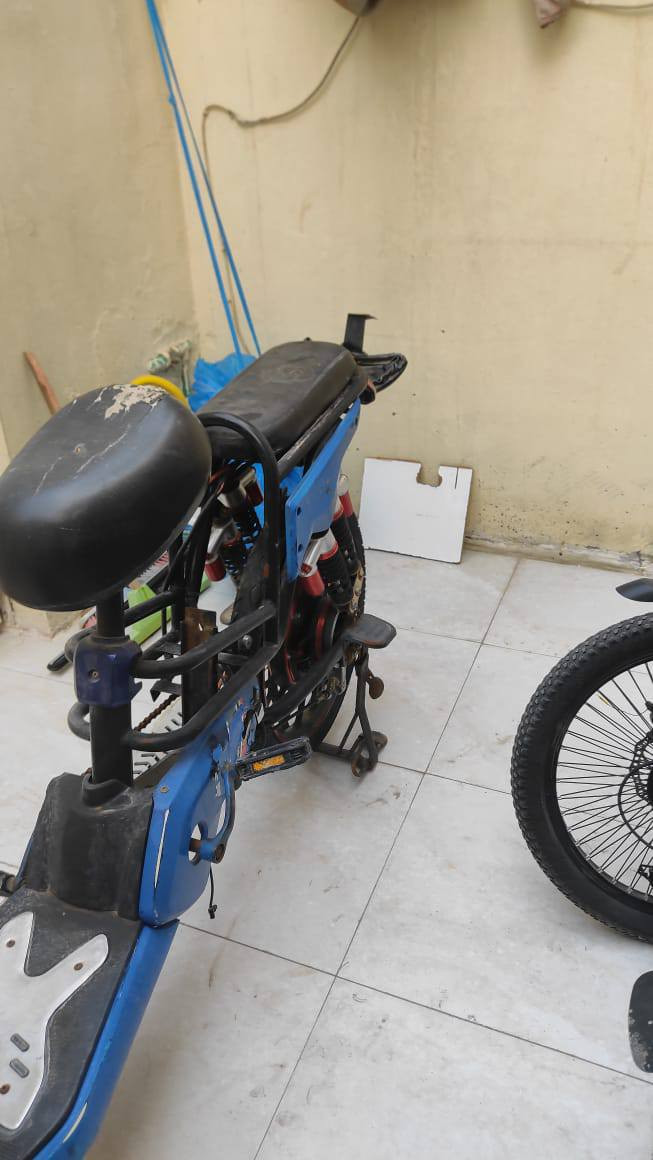 للبيع بايسكل شحن  أربع بطاريات جديده عدد 4 اشتريتهن قبل 3 أشهر 120 ألف  بيه قطع بالظفير الأمامية وتركته أخذت دراجة نارية  غراضة موجودة تايرات جدد  إني ابيع لك  حديد كدام عينك كربلاء تقييم ب يرضي الله ***********
