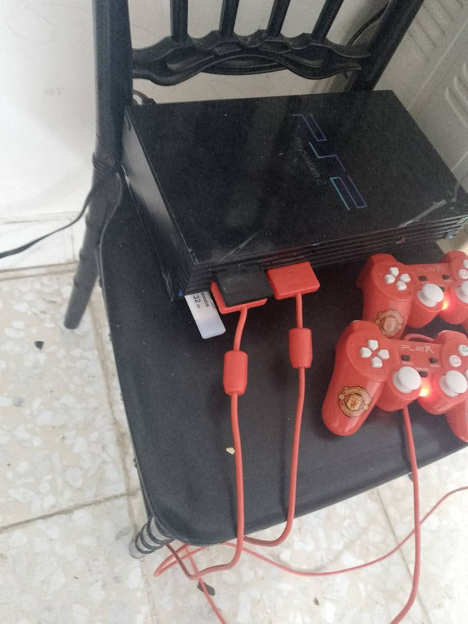 السلام عليكم بلي 2 للبيع مهكر كامل ملحقات سعر 40.  مكاني بغداد الامين لثانية ***********
