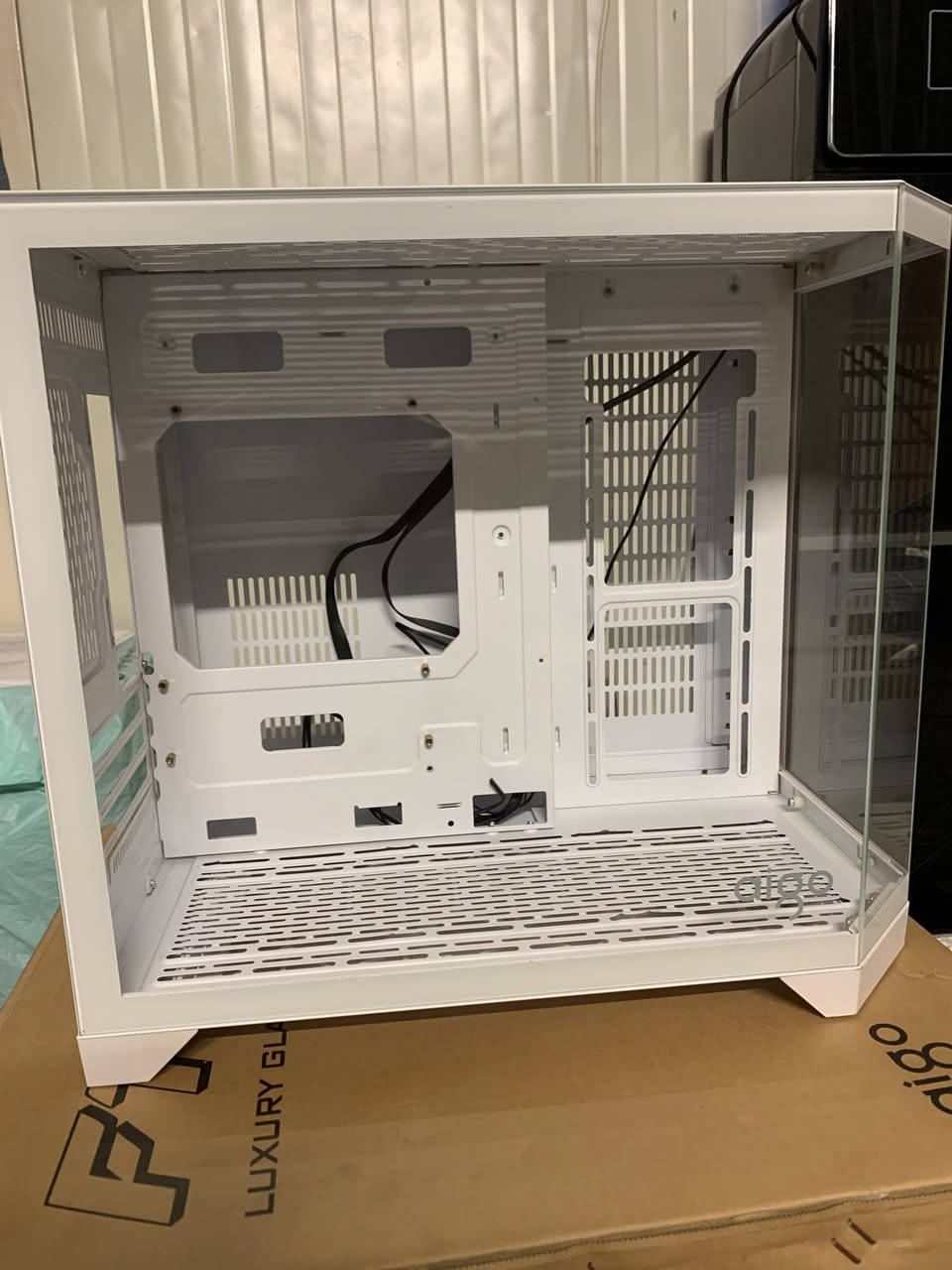 السلام عليكم
كيس Aigo ابيض للبيع 
ياخذ ٩ مراوح
اخو الجديد استخدام جدا قليل
مكاني بالبنوگ و عندي توصيل 
سعره فارغ ٦٥ الف 
كت المراوح الواحد ب٢٠ 
كلهن احسبهن ب١٠٠ 
*********** واتساب
