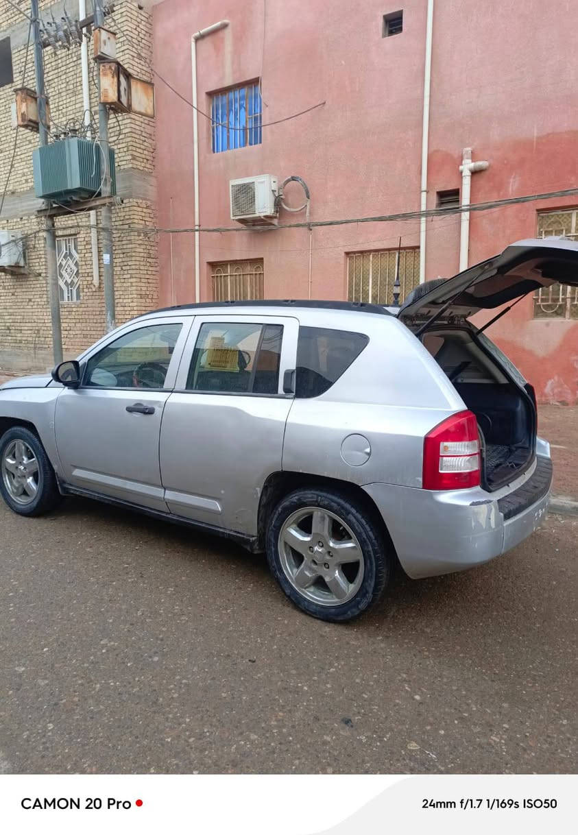 السلام عليكم اخوان سياره جيب كومباص 2008 للبيع السنويه مجدده2028مسان وسياره جديده مناقصه اي شي السعر 54وبيه مجال قليل حق الجيه وشراي يتصل ***********
