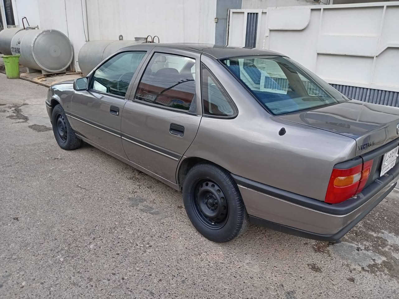 اوبل فكتره
موديل 1991 مصبوغ جماليه مشروع وطني بطاقه بانزين  قايش عريض باور سياره نضيف حيل دواخل وخارج سعر 38 بي مجال بسيط  مكان كركوك رقم ***********
