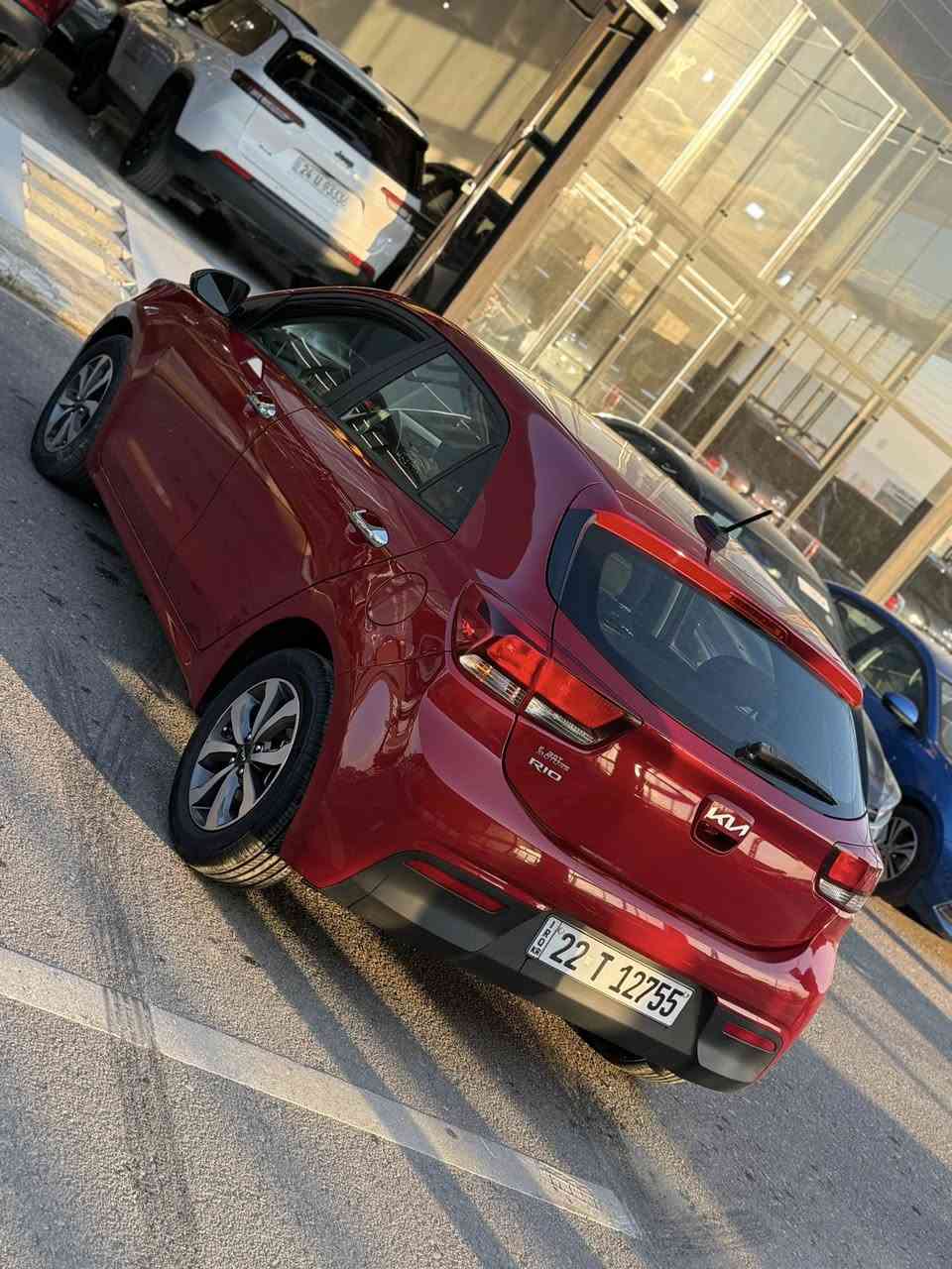 السلام عليكم ورحمة الله 🙏 
كيا ريو للبيع 🔹 
موديل : 2022 ✔️ 
ماشيه : 39ألف mi فقط 🔸 
سياره فوول موصفات فقط بدون سلايد 💁‍♂️ 
شاشه _ كامره _ تحكمات ستيرن _ كروز سرعه _ بصمه تشغيل + ابواب _ مود درايف sport _ رادار أمامي _ قيادة ذاتيه _ لايت فراشه - زنون _ 
ضرر السياره:
قطعتين كلير 
قطعتين صبغ 
السعرر مناسب 116 وبيها مجال 
 مكان السياره 
موصل مدينه المعارض الجديده 
معرض الركن الذهبي 🎗️🎗️🎗️ 
للاستفسار الاتصال على 
+964 788 295 7733
+964 751 872 0089
