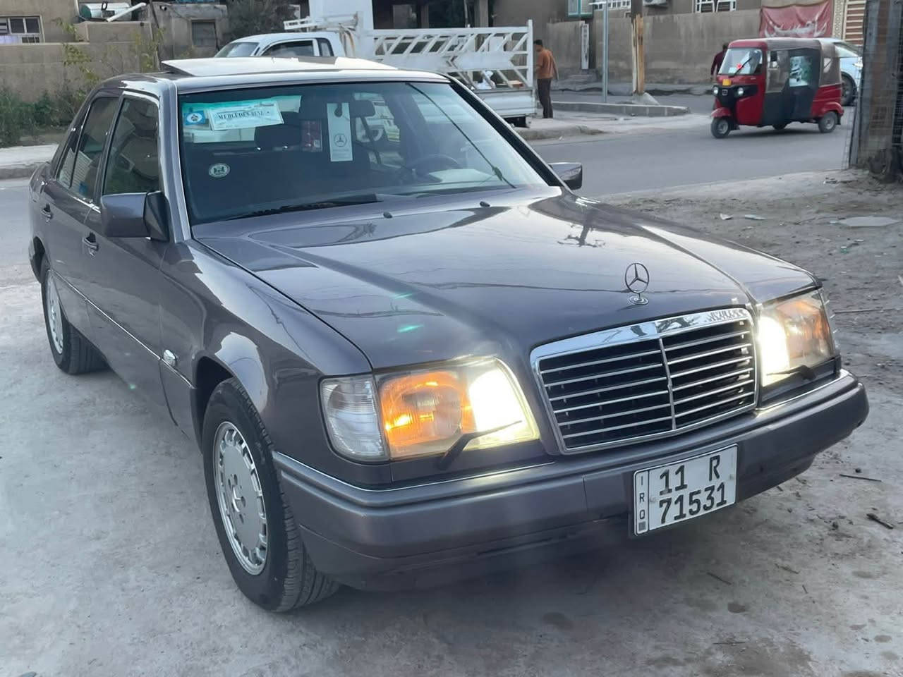 مارسيديس دب 300
موديل 91
مكينه 300 بلاديه قبق أسود عنكبوت 
كير جديد 4 نمر 
سلايت طكتين
كهربائيات كلها شغاله 
لايت زنون 
باتري جديد 
تخم تاير 
السياره جدديده مال جني
مكان السياره بغداد الامين 
السعر
82$   وبيها مجال 
***********
