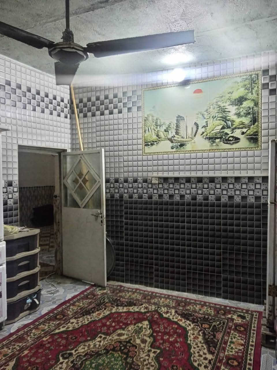 دار للبيع المساحه 200 متر
يحتوي على غرفتين وصاله وستقبال ومطبخ وصحياة وحمام العنوان حي العسكري الثالث شارع 30 مرجعة مكتب الكعبي للعقار *********** وتساب اتصال
