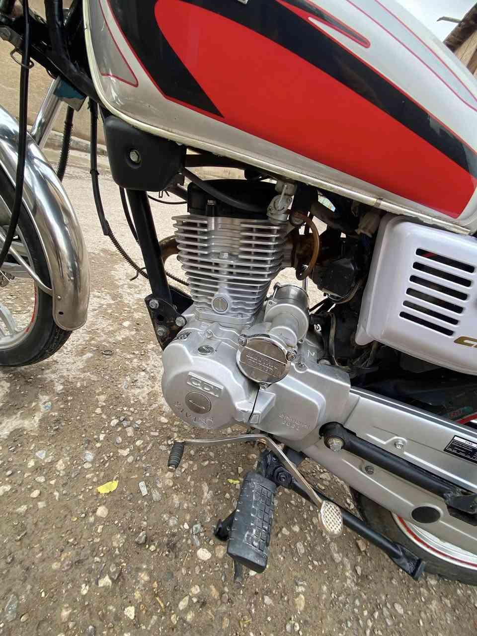 السلام عليكم دراجة سيفان 5 كير موديل 2021 الدراجة نضيفة خير من الله على وضع الشركة محرك ما مفتوح الدراجة استخدام شخصي وجانت مضمومة اوراق كامل الدراجة كاملة من كلشي كهربائيات بريكات شرط بلادية  محرك صوت شركة صلنصة كاتم جديدة للاستفسار اتصل           (***********)
