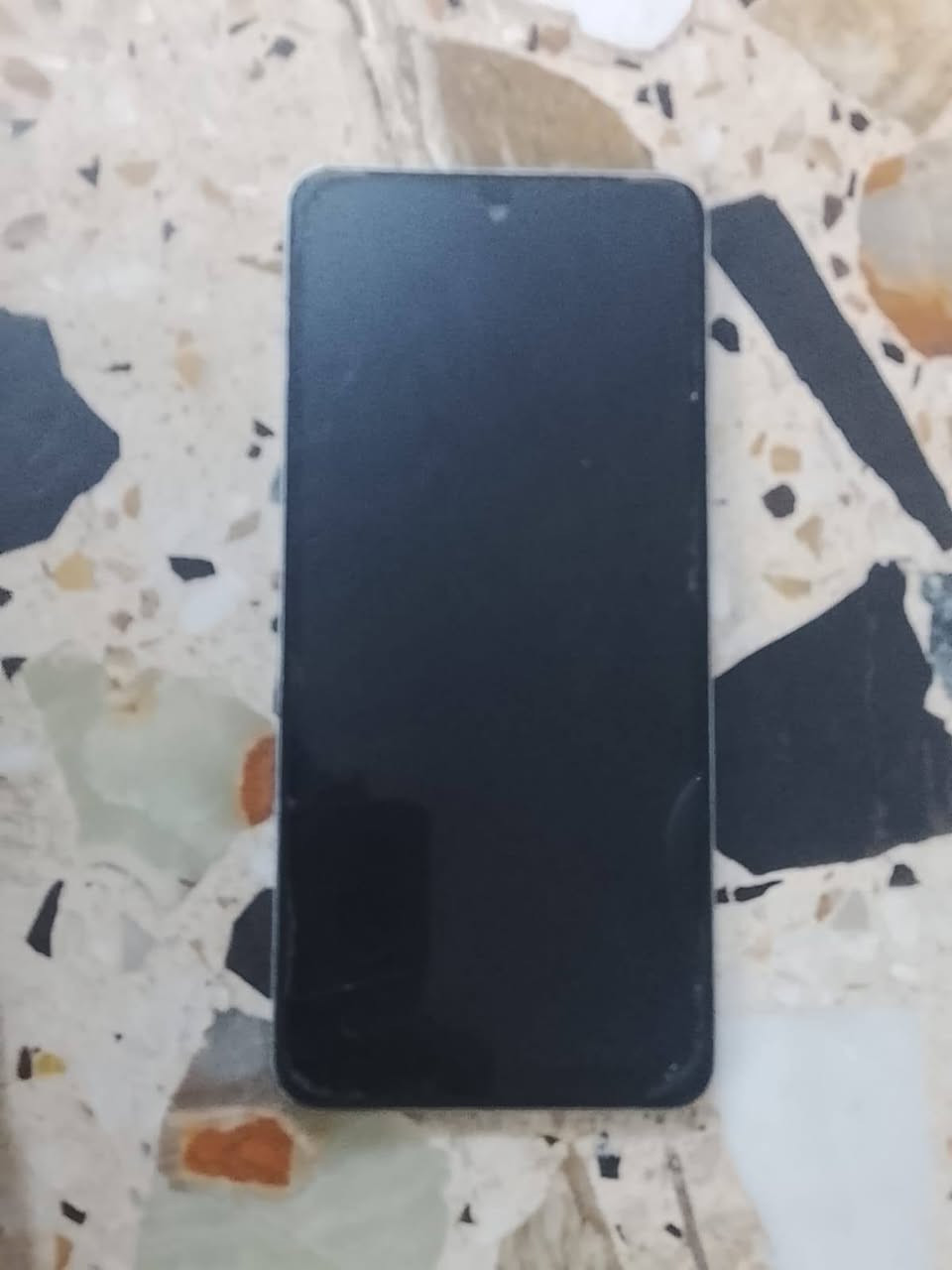 السلام عليكم   موبايل oppoA5ذاكره 128 البطاريه 6000 الجهاز شغال بس بي شخطات قليله بلضهر الشاشه اصليه اللزكه بيها فطر قليل واللزكه اصليه امانه الله الموبايل يوكع مني بس اللزكه اصليه تحمي من الكسر اقبل مراوس بدراجه شحن  واتساب ***********
