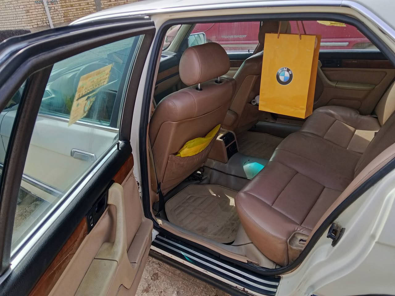 BMW750 وحش الماني 🇩🇪
بيع مستعجل ... 
بي ام 750 محرك 8 سلندر 44 
دبل كير اوتو سبورت كير 7 نمر طيارة 
بيه معدل وشلعة مخيفة ✈️
كير ومكينه جدد مال كصه كفاله 
اكسل خفيف بلادي جديد 
ترايك للسعودية شرط 240
حدادية نفظ من الطول للطول جديد 
تخم تأير ياباني جديد 
تخم ويل خليه جديد 
غرفة عسلي ملكي جديده 
كشنات كهرباء 
دبل كمبيوتر 
دبل جكمجه 
رقم قادسية هزه جديده 
سنويه إلى 27
 سيارة جديده ما ناقصه برغي  نعومه وعزل وسرعة بالعافيه ع الياخذه
مكان الحلة جسر الثورة 
***********
السعر 45 واني خادم للطيبين
