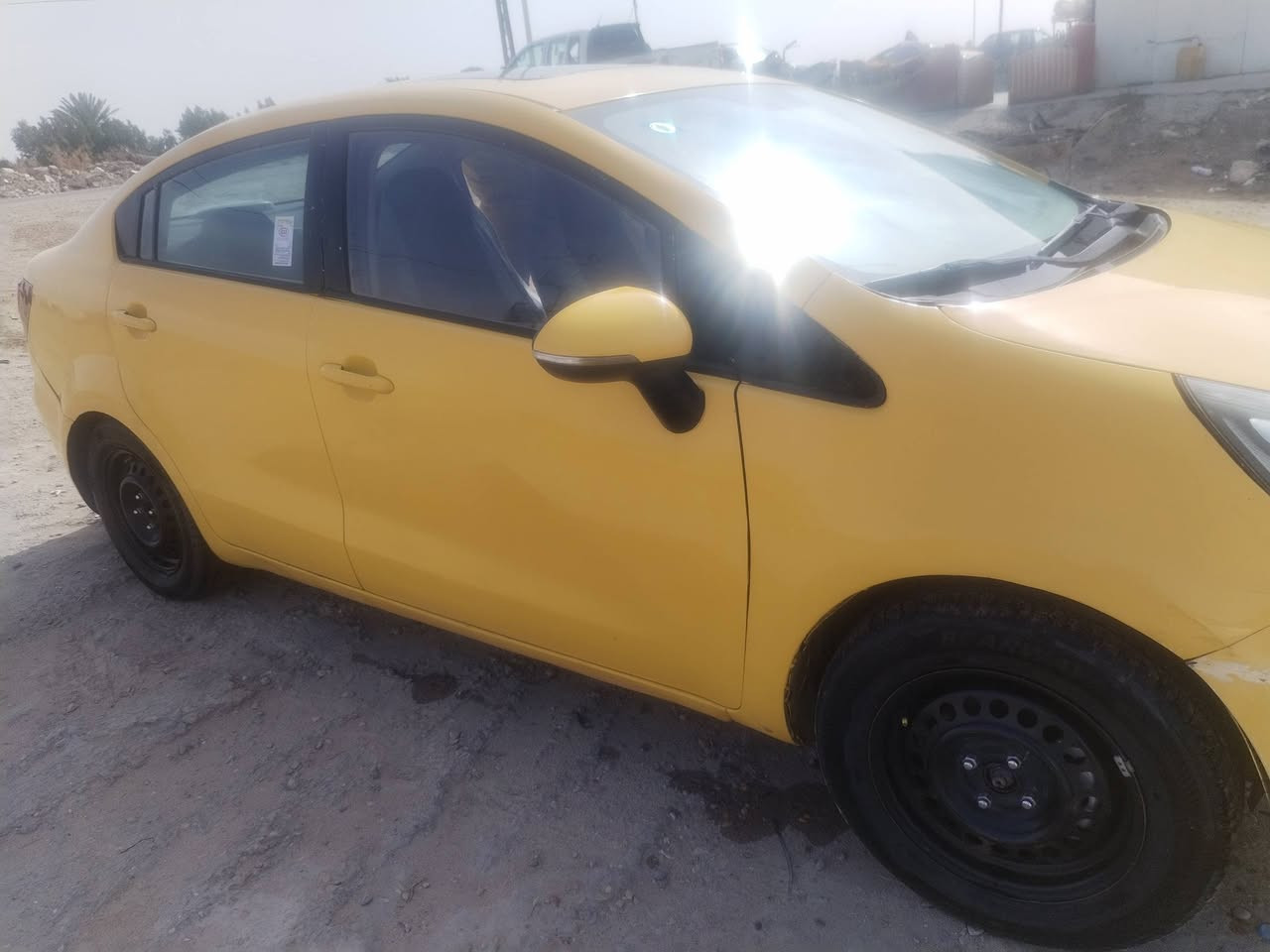 السلام عليكم.. كيا ريو خليجي 2015 رقم بغداد انكليزي تبريد تدفئه 
فول مواصفات كير محرك خير من الله تخم تايرات مصفره هيئه وغرامات سنويه ل30 با اسمي. تحويل مباشر  دحجات بسيطه بلجاملغ ودعاميه السعر 87$ وبيها مجال للاتصال ***********.
