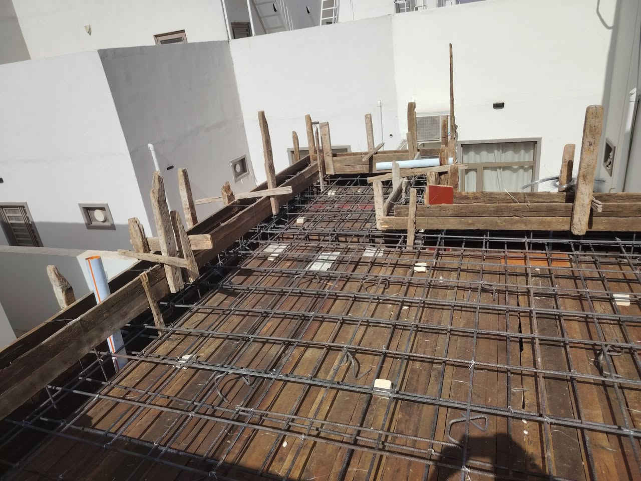 السلام عليكم مقاولات عامه دور ودوائر الحكومية بناء ترميم حدادية كافة المقولات عمل مرمر سراميك بورسلين كاشي عمل درجة أولى متفريق حالين كادر متميز ابو أمير نصير الكريطي ***********
