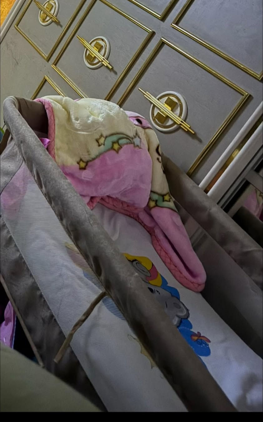 مرحبا سرير طفل للبيع مع حجله رقم ***********
