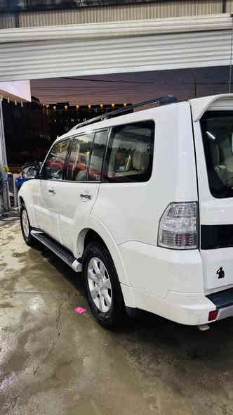 السلام عليكم 
للبيع باجيرو GLS ( حبتور ) 2015
رقم بغداد
محرك 6 سلندر 3500 ما مفتوح
كير فور ويل ثكيل وخفيف
ماشية 145 الف
داخل بيجي جلد  
كشنات الامامية كهرباء 
تبريد 3 قطع 
تحكم ستيرن
مثبت سرعة 
مري شفط
فتحة سلايد
شاشة اندرويد و كار بلي 
حساسات خلفية 
كاميرا خلفيه ( عمل )
7 راكب  
دمام خلفي 
وباقي مواصفات الحبتور معروفة 
السيارة جاهزة من كل النواحي 
تخم تاير جديد 
تبديل البنيد و الجاملغ نفس اللون اثر ضربة كلش خفيفة و راح اخلي صورة البنيد و الجاملغ قبل التبديل 
 موقع / بغداد / المنصور
السعر / 165 وبيها مجال 
للاستفسار / ***********
