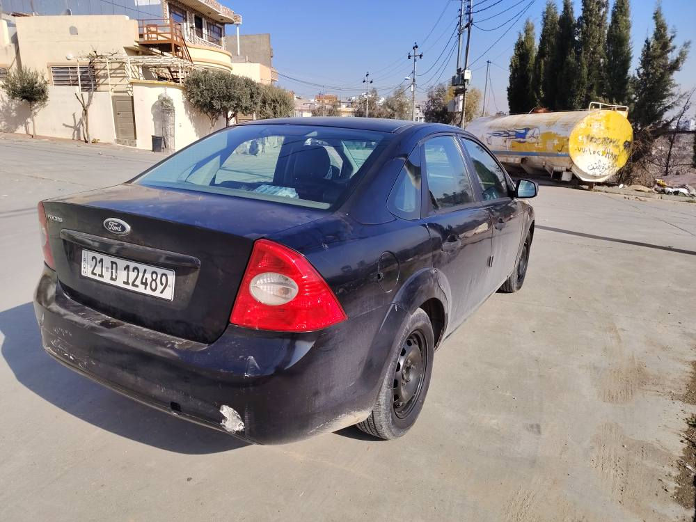 فورت فوكس گير عادي 2011
***********
***********
ته بريد 
گير عادي 
بي بوياخ
به شه رتي ته قه و ره قه 
گيرو مه كينه به شه رتي سه د فيته ر 
سه نه وي تازه به ناوي خومانه وه 
ره قه مي تازه يه چوار تايه ي لوكي بو به ستراوه 
ناوي وه ك سفر وايه 
زور زور مه زبووت 
به شه رتي فحس و تراي فيته ر
به قه د نيو سه ني به نزيني خوار گلله ي بكه ن 
58 گه لاو معامه له
سليماني هه واري شار السليمانية, العراق
