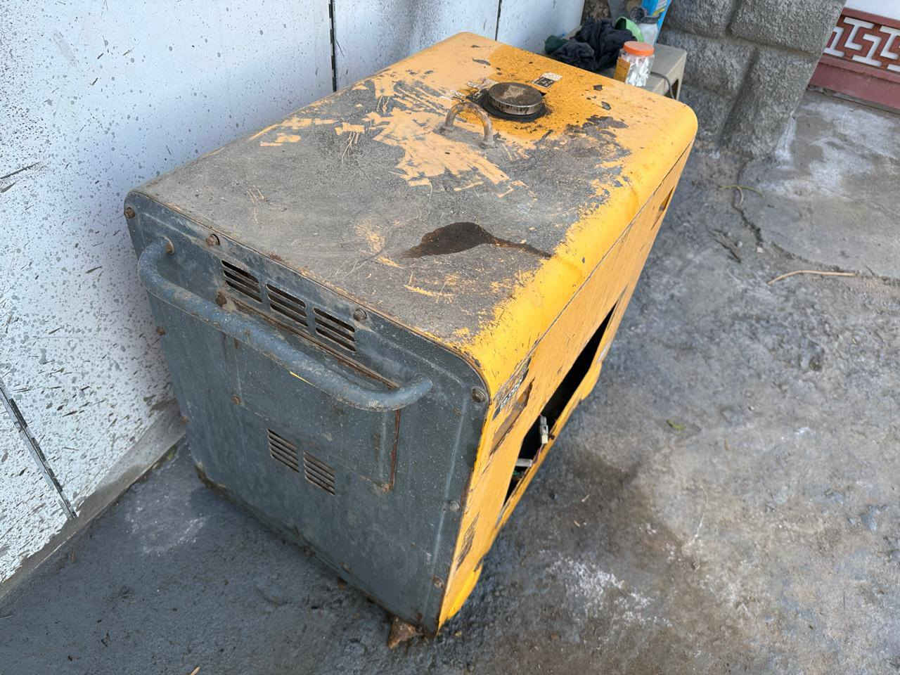 سلام عليكم اخوان مولده كاتم كاز    35انبير  عنوان كربلاء طريق نجف كربلاء رقم العامود 870السعر 550وبيها مجال***********
