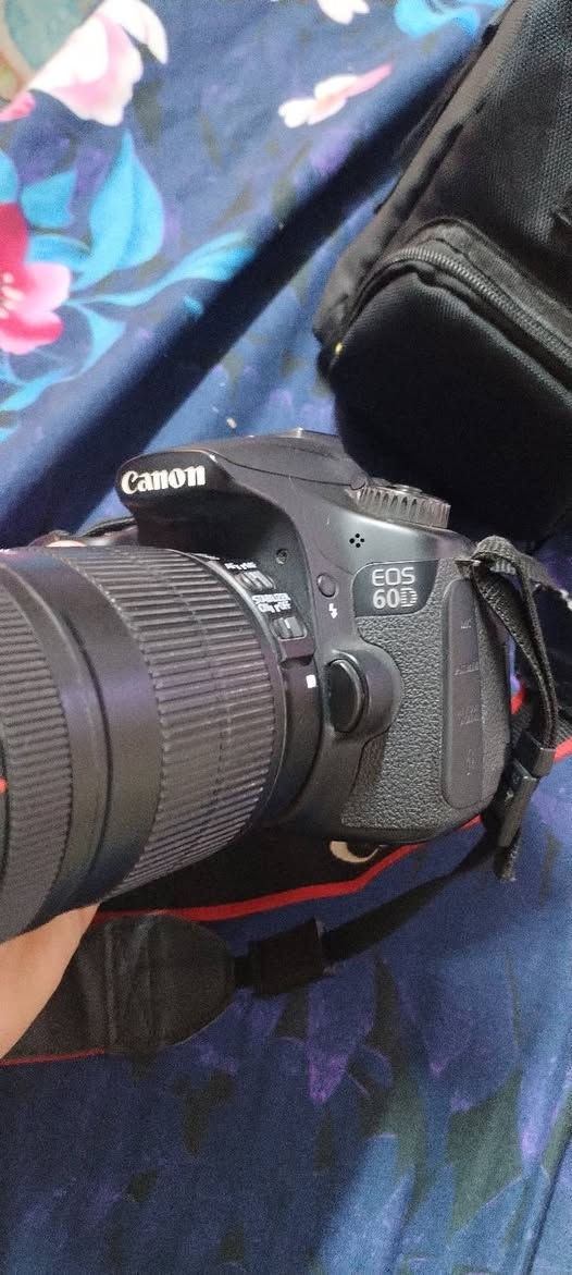 السلام عليكم
كامرات ثنين للبيع
اول وحده كانون 60 D جديده كلش ماعرف شنو بيها احط بيها البطاريه تطلع مابيها شحن وماتشتغل
الثانيه 90 D شغاله مابيها شي هيه وجنطه وشاحنه
ثنيهن بـ270 الله شاهد ضامهن وماعرف بيهن كلشي
مكاني البياع *********** يوجد توصيل
