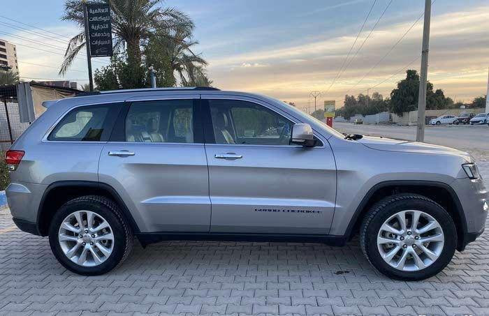 سلام عليكم ( بيع @ مراوس ) 
جيب كراند شيرروكي خليجي فول ( وكالة ليث العيبدي )
                            كفاله عامة  ☑️
*الموديل /  2017
*الرقم  / بغداد انكليزي سنويه تنتهي 2031
*عداد المسافة  82KM نظيفة جداً 
*حجم المحرك  V6 3.6 L  
*4/4 ماوس تحكم 
*سقف بانوراما طكتين
*كشنات جلد 
*كشنات امامي ( كهرباء + تدفئة +تبريد )
*كشنات خلفي تدفئة
*داخل صاج ملكي 
*كاميرا دواره 
*شاشة كبيرة 
*شفتات ستيرن
*تحكم جهتين 
*تبريد قطعتين 
*صندوق كهرباء شفط
*حساسات امامي . خلفي 
*تشغيل اطفاء عن بعد 
*بصمة  ( تشغيل . ابواب . صندوق ) 
*مري جانبي ( شفط + قلاب بك + هيترات + عاكس للضوء
*سيدي جنجر جكمچة
*سستم صوت 12 سماعة 
*دمامي خلفي
*ستيرن كهرباء +تدفئة
*ثلاث انظمة قيادة
*لايت عدسة زينون متحرك
*زراكات ماء مازدات  
*كشافات زينون
*خزن ميموري 
*يدات ننيكل بلاد 
*اوتو بارك مساعد اصطفاف
*مانع تصادم خلفي 
*نظام خرائط +نظام ملاحة
*هوكات امامي + خلفي 
*زراكات لايت امامي 
*دبل كزوز خلفي 
*نظام ترحيب كامل 
*مانع انزلاق + مثبت سرعه 
*سبير منازل + عده + مطفآه بلاد 
*تخم بردات كامل 
*تخم ارضيات جديده  حوظية بالكامل+ الارضيات البلادية
*بعد هواي مواصفات 
☑️ العنوان بغداد / جامع النداء 
الرقم ( ***********)
(( السعر 258 $ )) وبيه مجال بسيط
