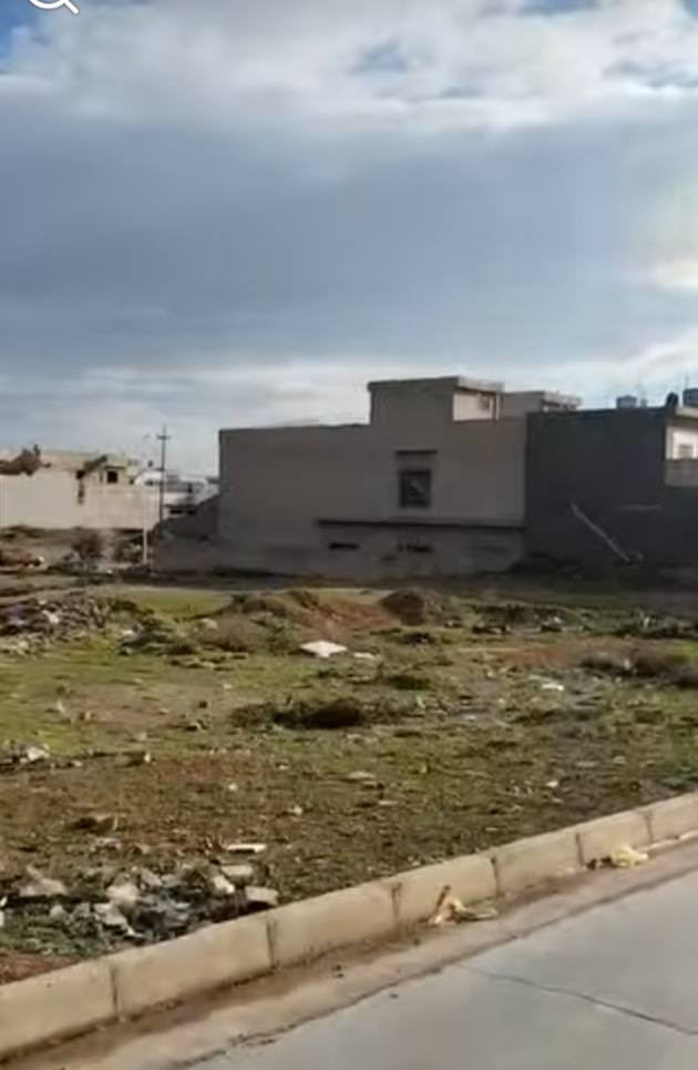 أرض للبيع كندي الثانية قرب جامع مقبل )
                   بظهر التجاري 
(150م واجهه 6م) خدمات كامله شارع تبليط بعرض12م
سند سكني ملك صرف طابو الزهور 
المكاتبه مع الشرعي تحويل مباشر
للاستفسار اكثر مراجعة 
مكتب بر السلامة للعقار مدخل الكندي الثانية 
للاتصال ***********

نستقبل جميع عروض البيع والشراء
