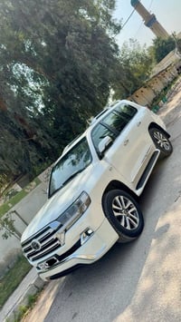 لاندكروز VXS • ٢٠١٧ • رقم بغداد