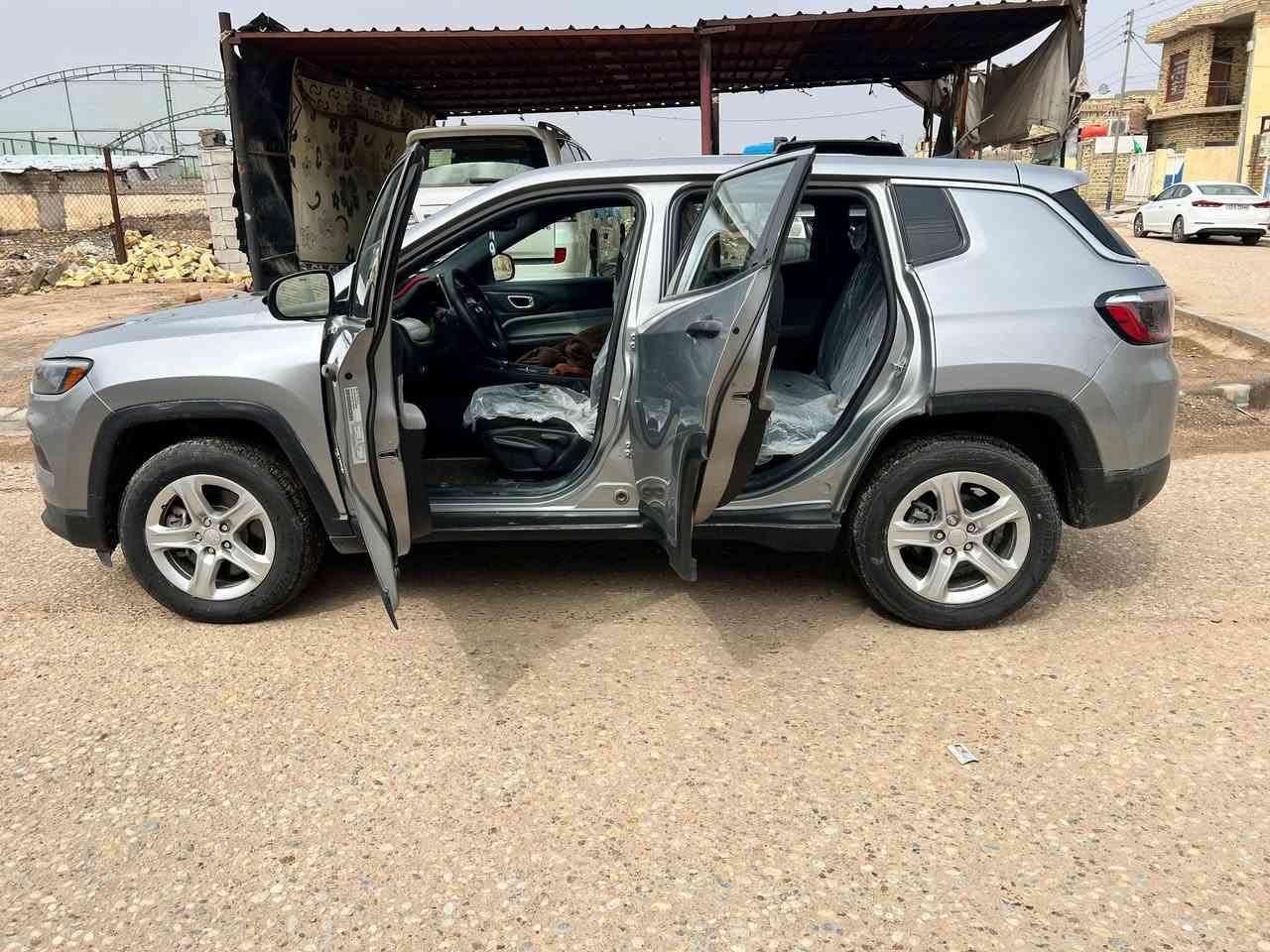 جيب كومباس 2023 
ماشيه 70 ميل 

الحادث جاملغ 
هو
السعر  خاص 

مكان السياره العمارة 

للتواصل على الرقم ***********
