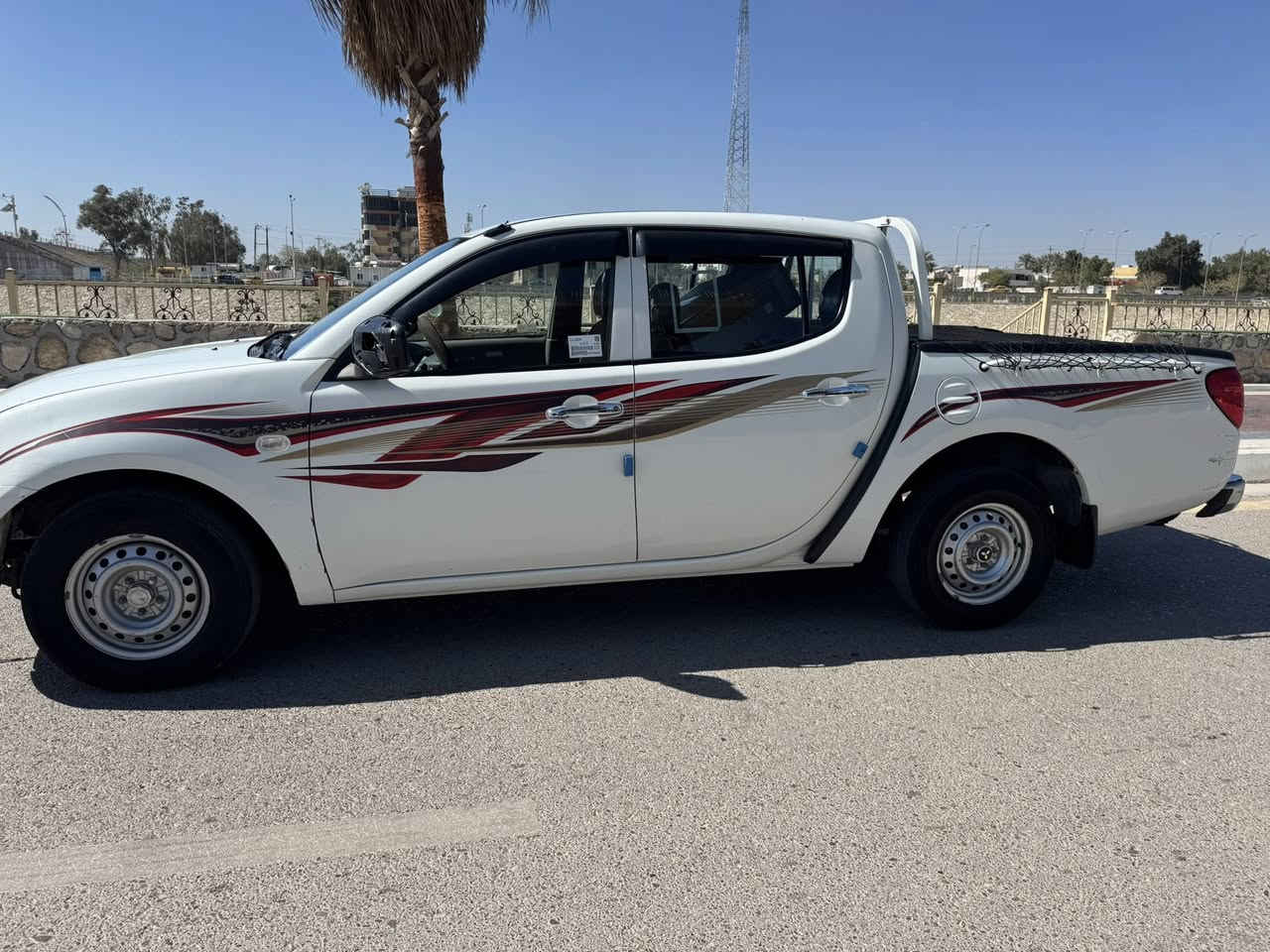 سلام عليكم بيكم ميسيبوشي L200 للبيع مديل 2015 السياره خير من الله مابيها اي نقص مكينه ومير مكفولات بيها فقط تكحيل اثر شخوط  محرك 2400 مكان السياره ديالى بعقوبه خرنابات السعر 140$وبيها مجال للشراي 
للاتصال ***********
