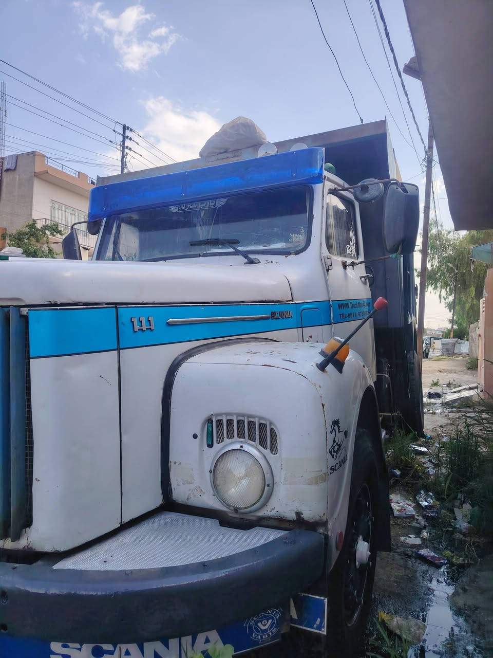 سكانيا للبيع قلاب 111 رقم الماني بغداد شرط الوكالة ولتحويل طخم تاير مكينه عادي كير 5 جاهزة للشغل مكان الموصل *********** كورك ***********
