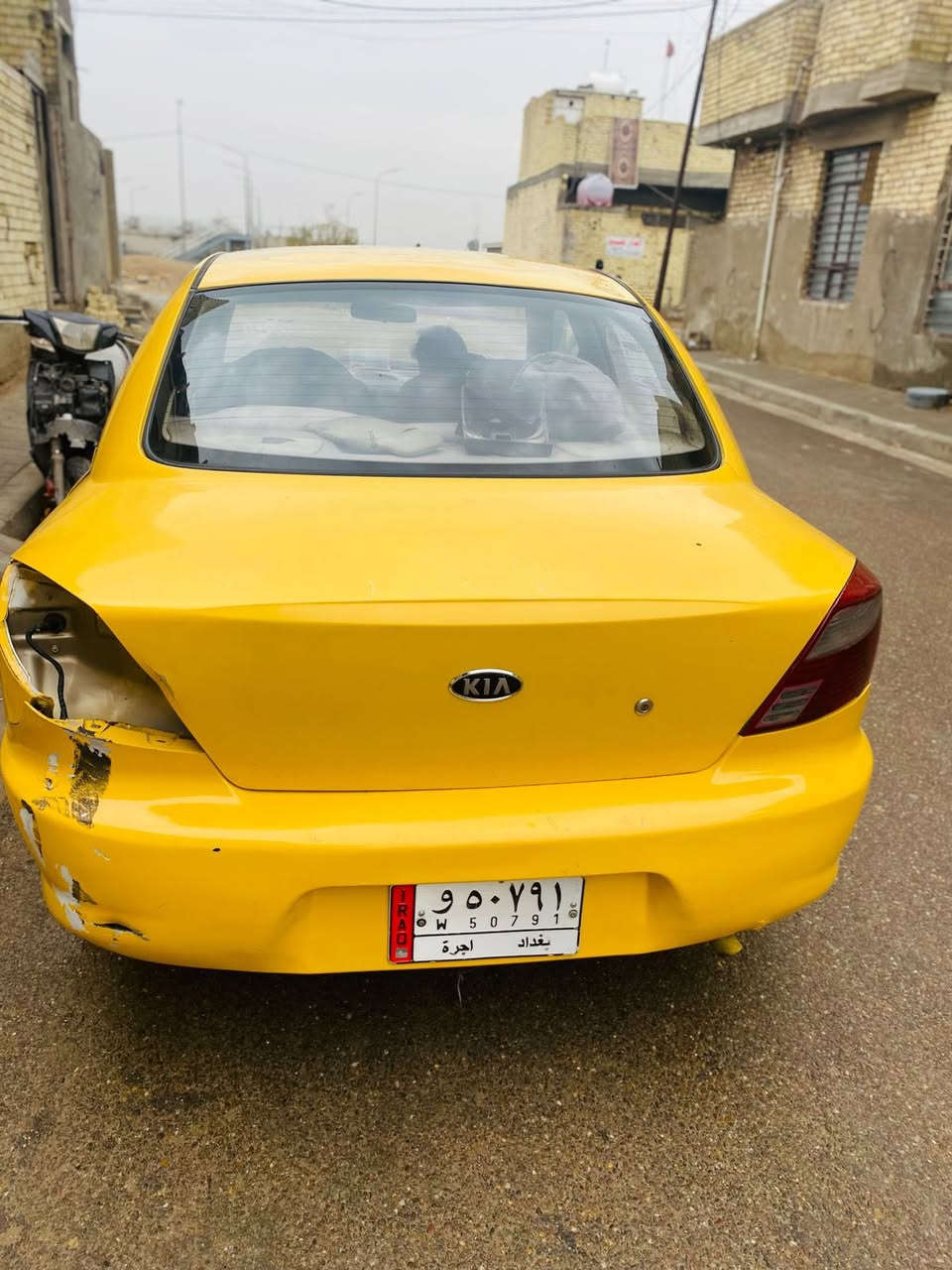 سلام عليكم
كيا ريو موديل 2003
راعيها متوفي واهله موجودين 
عندي مستمسكاته
رقم بغداد الماني سنويه عظم عاج
اوراق الهيئه موجودات وصل خط وبحث
مكينه جديده مال حاويه صار شهرين شادها
كير جديد بس طلعت عندي قره بثاني
صدر امامي خلفي جديد بس لمشط تعبان 
سياره فول عادي 
داخله كشنات مدوشمه كاعيه جلد
داخلها كلش حلو ومرتب 
كهربائيات شغالات 
تبريدها ثلج
تخم تاير تخم ويل بلادي
مسجل كوري طابقين بلوتوث جديد
كشرها مابي كل ظربه فقط هاي الي بالبكلايت 
نواقصها السياره مشط استير وبكلايت 
ترايك للبصره 
سعرها 25وبيه مجال حك الجيه 
للبيع او مراوس بخصوصي
مكاني بغداد حي الكوفه 
رقمي ***********
