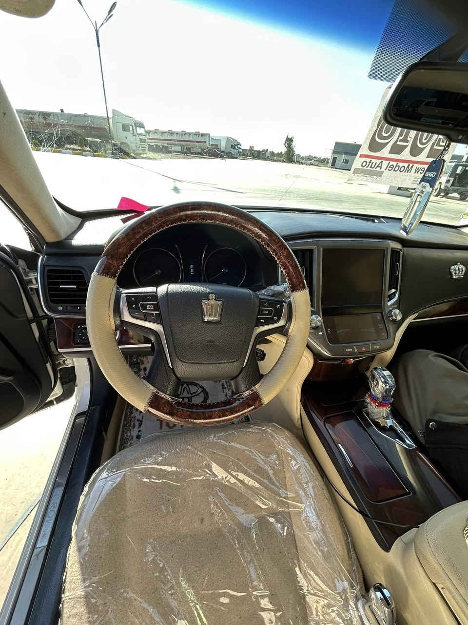 شاهینە رۆیال ٢٠١٦
ساخ ساخ
مواسەفات:چی مواسەفاتی یابان هەیە تێدا بەکار هاتووە فولە
وەسفی ناوێت لە وێنەکە زۆر جوان تر نەبوو نەتەوێت

بەس بۆنیتی سبوخە یەک نوقتەی تری نیە داعامی بۆ داعامی بەشەرت
رۆنی گۆراوە
٣مۆدی لێخورینی هەیە
شاشە گەورە
دەبل یکۆ
سپۆرت
کامیرە 
هەموو گیانی حاسایە
تەبریت مەرکەزی
چوار تایەی لۆک
دەرگای شەفت
کامل سێرفسی بۆکراوە
وةك سفر سفر وايه
کەلار
١٥٠$ مەجالێکی برایانە
***********
