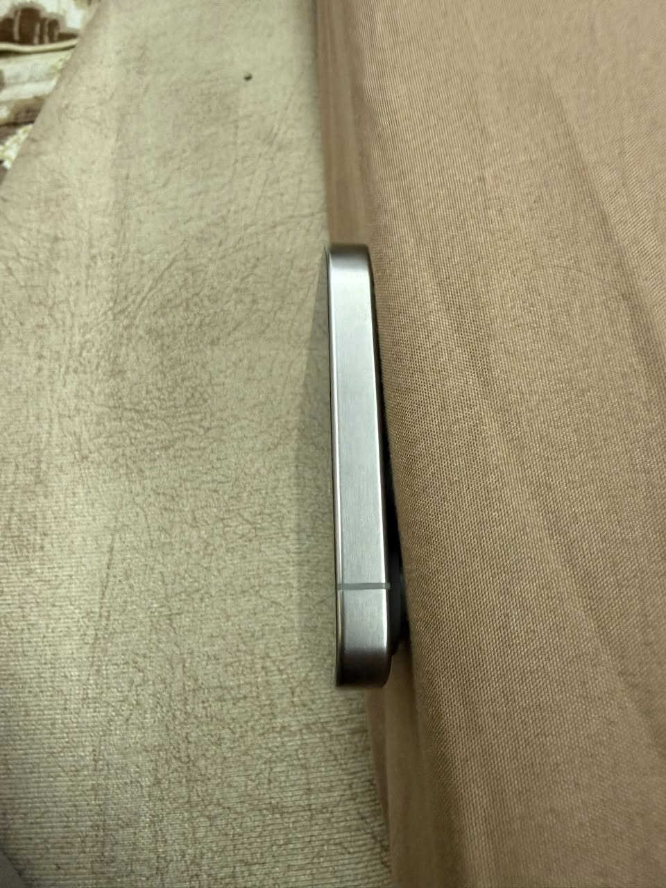 آيفون ١٥ برو ماكس للبيع نضيف ١٠٠/١٠٠ بطاريتة ٨٧ جهاز نضيف ما مفتوح ولا مبدل بي إي شي السعر مليون بي مجال حك الجيه 
للإستفسار ***********
