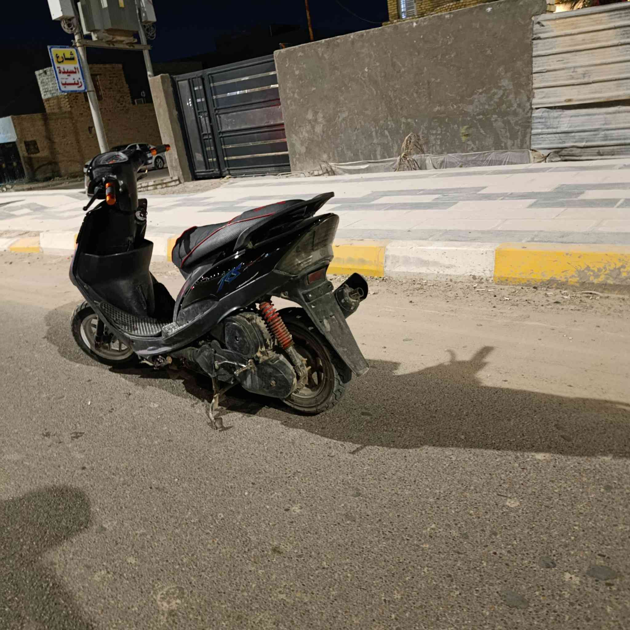 السلام عليكم
ماكس عدله للبيع 
الدراجة بيها تزويدات خارجيه أو مكينه 55 ما بيها لا تبخير ولا تنقص دهن 
كلشي ما ناقصه كهربائيات كلها شغاله عوزها بس سلف 
تايرات جدد 
كفراتها البلاديه موجوده 
السعر 550 أو بيها مجال 
ناصرية مركز قرب مستشفى التركي
الرقم:***********
