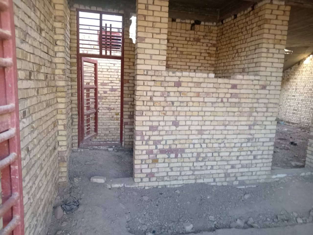 سلام عليكم 🤝
🌀🌀عرض مميز بسعر مميز بلااااش🌀🌀
بيت هيكل بمساحه ٢٠٠متر مع قطعه بمساحه ٢٠٠ متر تصلح حديقه للبيت مساحة العقار ٤٠٠ متر ٢٠×٢٠
🗣تفاصيل البيت 🗣
١_غرفة نوم واحده ٥×٥ 
٢_صاله واحده عملاقه ٨×٦
٣_مطبخ حار+مطبخ بارد (مطبخين) 
٤_صحيات خارجيه +مجموعه صحيات داخليه
٥_مناور اثنين 
🔻العنوان🔻
كربلاء _طوريج الحولي شارع الگوي (حي الزهراء) عن الشارع العام ٥٠ متر خدمات كامله 
☎️للتواصل ☎️

📱***********
