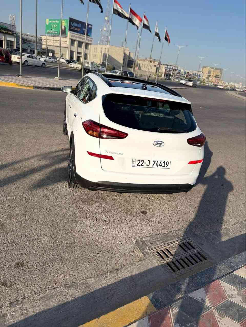 السلام عليكم 
توسان موديل 2021 كفاله عامه فول للاخير بنورامه كشنين كهرباء سياره جديده رقم جديد اربيل ماشيه 100 اسبير مانازل استخدام شخصي 
بيه طخه بسيطه ابقبق الصندوك فقط جوال *********** Singapore
