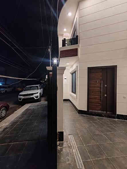 دار للبيع المساحه ١٢٥م واجه ٨.٥م الاعظمية قرب جامع الصديق شارع عريض مع رصيف قريب على جميع الخدمات يحتوي على أربع غرف نوم مع حمامين مع كراج السعر ٥٦٥مليون للاستفسار مكتب الشمم الهندسي للمقاولات والاستثمار العقاري *********** *********** بغداد
