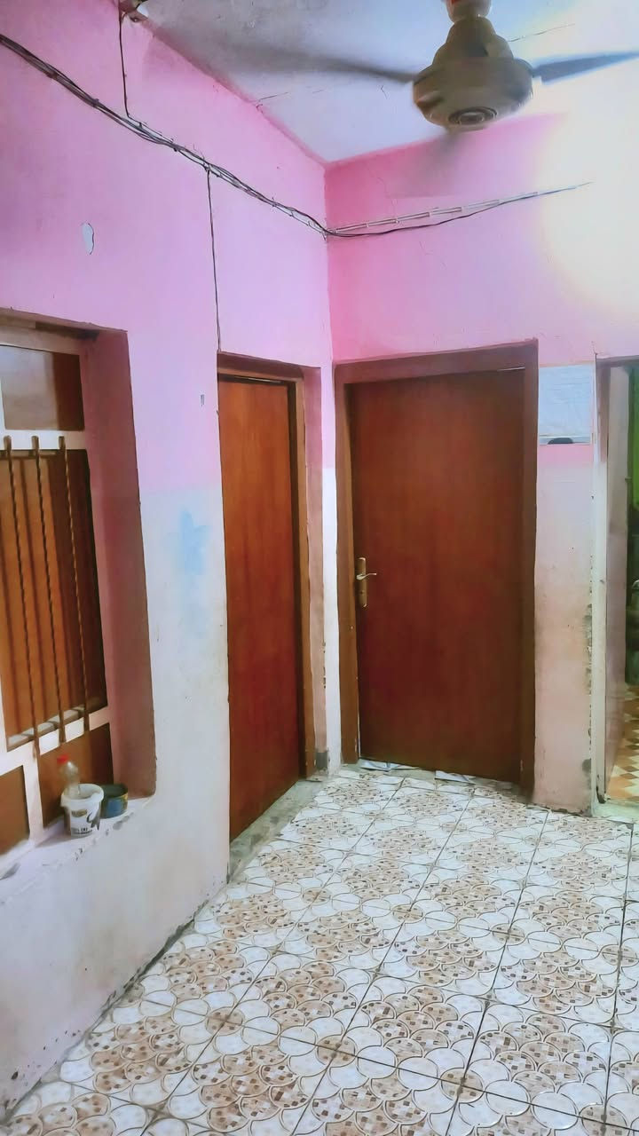 اللهم صلِّ على محمد وآل محمد
بيت للبيع مساحة 77متر واجهة 7ونزال11متر  طابقين  طابو صرف...... تفاصيل البيت
⭕غرفة نوم
⭕استقبال 
⭕صالة
⭕مطبخ 
⭕صحيات+ممر 7 متر
⛪⛪⛪الطابق الثاني ⛪⛪⛪
⭕غرفة +بيتونة +سطح ثاني فوق الغرفة والبيتونة
بناء حديث 2020 عكادة
🏴العنوان... الديوانية حي الصدر الرابع قرب مدرسة العراق  متوفرة كافة الخدمات البيت طابو صرف
السعر،،،،، 75مليون قابل للتفاوض
رقم صاحب الدار   
*********** مكلف بالنشر
