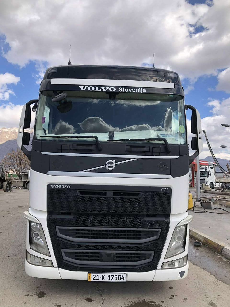 بؤ فرؤشتن
ڤالڤؤ 
مؤدیل ٢٠١٦
ئەنجکتەر
مەکینە ٥٠٠
سپایدەر
بالو کاسیحە
وینج و کؤنترؤل
سپلیت خەزن
حاسە
کامیرا
رادار
کەلە تاقم ویل کرؤم
تاقم تایە تازە
نمونەی جوانیە سەیارەکە
بێ مەسرەفە
رەقەم و سەنوی تازە
***********
ڤایبەر واتس ئاپ👆
