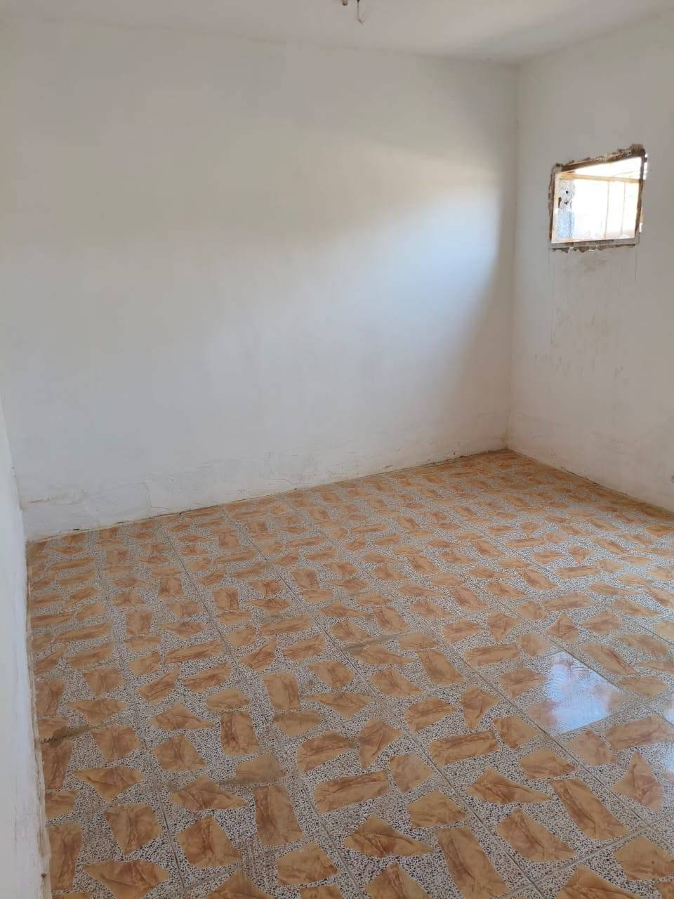 اعلان 
بيت للبيع زراعي طوريريج حي الجمعيه خلف مدرسه نبع المعرفه سند 25 المساحه 171م يحتوي على ثلاثة غرف نوم واستقبال وصاله ومطبخ وصحيات حديقه كراج سيارات صحيات خارجيه كافة الخدمات متوفره أكثر التوضيح بالصور للاستفسار اتصل على ***********
