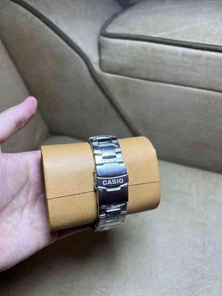 ساعة كاسيو ( Kasıo ) دبل تايم
المواصفات ⬇️

🔴كوالتي جداً عالي ومريح 
🔴ستانلس ستيل طلاء ثابت مدى الحياة
🔴نافذ يومي
🔴شاشتان ديجتال لعرض ( الوقت + التاريخ + ثواني + نمط 12/24 ) 
🔴حلقة خارجية بوصلة ( W-E-S-N )
🔴منبه غفوة
🔴اضاءة LED 
🔴مقاوم للماء بعمق ( 50 ) متر
🔴وزن متوسط مناسب ومريح
🔴مختم 
🔴قفل اصلي 
🔴عقارب لامينوس

🔴🔴🔴🔴🔴🔴🔴🔴🔴🔴🔴🔴

🟣سعر الساعة فقط( 30 الف )  مـ؏ علبة والتغليف والتوصيل مجاني
قطعة واحدة فقط للحجز واتساب 
📞 ***********
